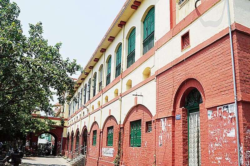 পুলিস অভিযোগ না নেওয়ায় আজ কাজ বন্ধ রেখে প্রতিবাদে বর্ধমান বার অ্যাসোসিয়েশন