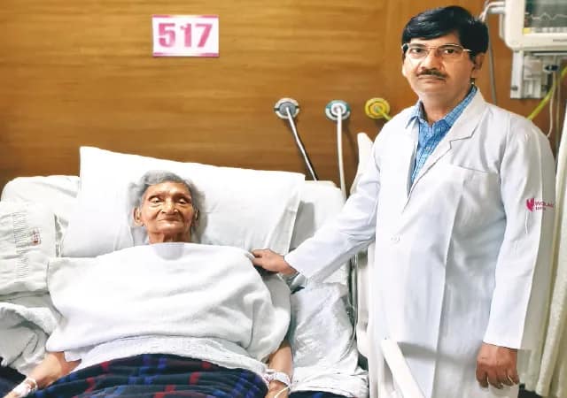 ১০২ বছরেও পেসমেকার!