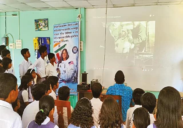 সুনীতা উইলিয়ামসকে অভিনন্দন জানাল চকদ্বীপা স্কুলের পড়ুয়ারা