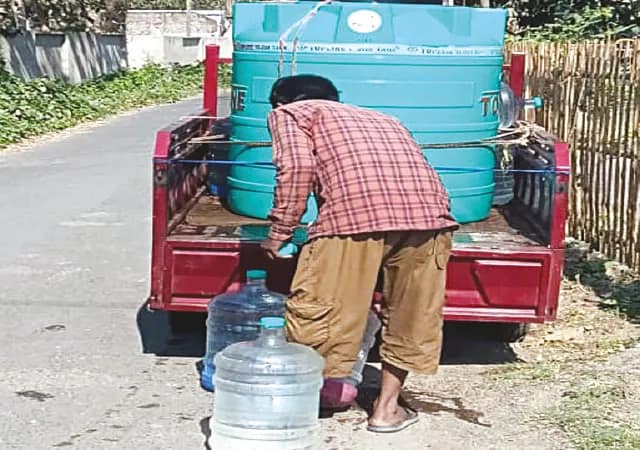 গরমের মুখে পানীয় জলের সঙ্কট, দ্রুত সমাধানের দাবি