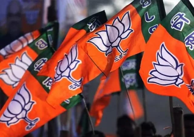 রাজ্য বিধানসভায় বিক্ষোভ দেখাচ্ছেন বিজেপি বিধায়করা