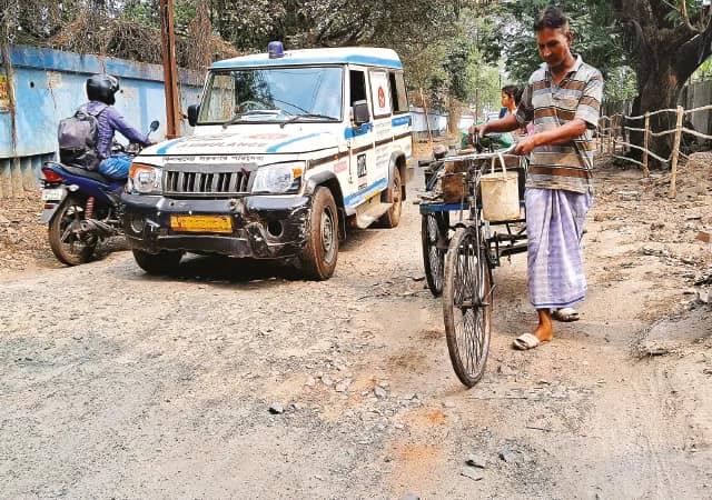 বেহাল রাস্তা সংস্কারে উদ্যোগ  নিল রাজ্য, বরাদ্দ ১৫ কোটি