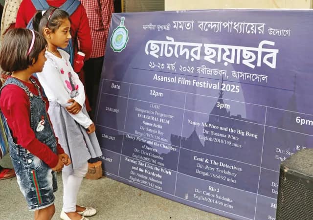 হ্যারি পটারকে হারিয়ে সুবর্ণজয়ন্তী বর্ষেও বাজিমাৎ ‘সোনার কেল্লা’র