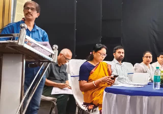 মাল মহকুমার একাধিক পঞ্চায়েতের কাজে অসন্তোষ জেলা প্রশাসনের