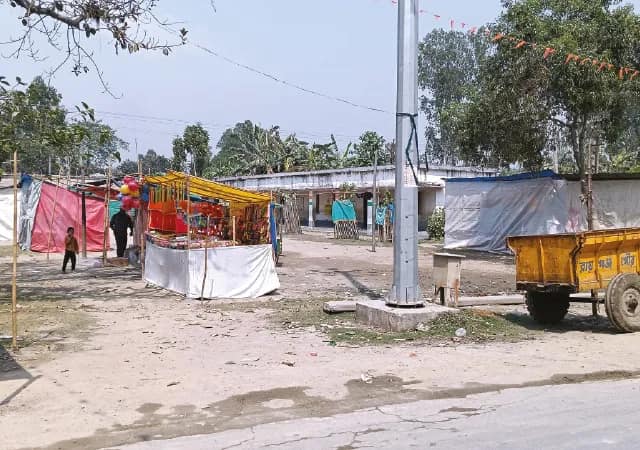 স্কুলের পাশেই কীর্তন, ক্লাসে এল না কোনও পড়ুয়া, বিতর্ক