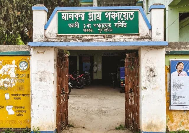 সাবমার্সিবলে কাটমানি চাই, প্রধানের কীর্তি ভাইরাল