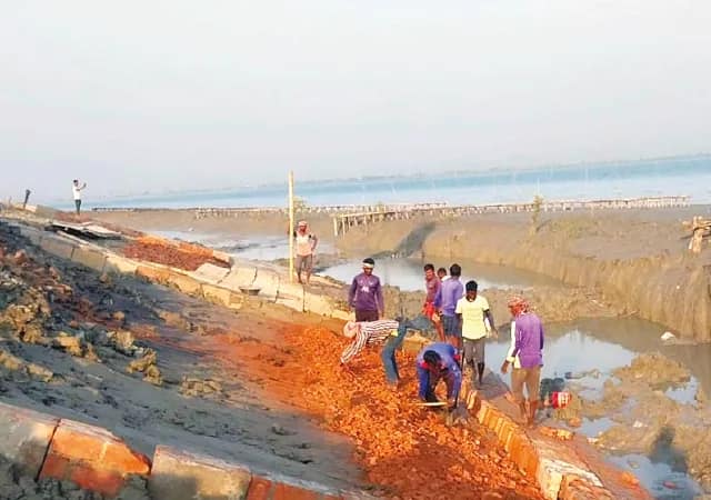 কুলতলিতে ৬ কোটি টাকায় তৈরি হচ্ছে নদীর স্থায়ী বাঁধ
