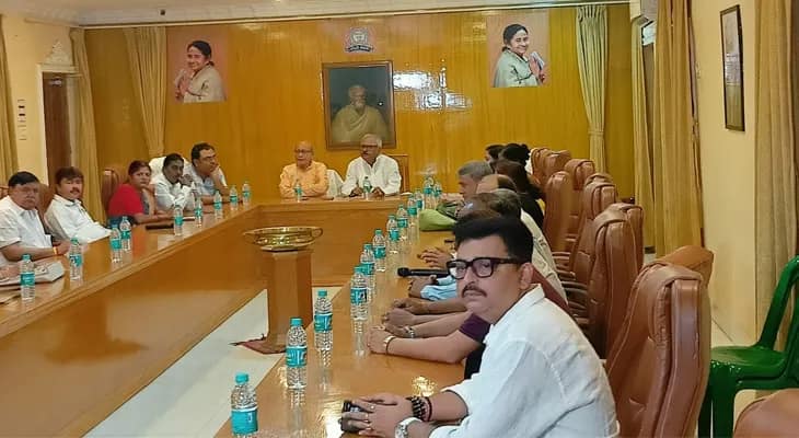 পানিহাটি পুরসভার সব কাউন্সিলরকে নিয়ে বৈঠকে বিধায়ক নির্মল ঘোষ