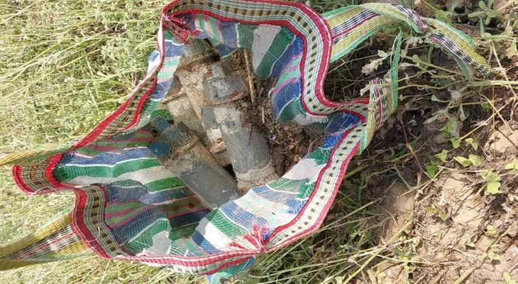 ভগবানগোলা থানার পশ্চিম কান্তনগরে ব্যাগ ভর্তি সকেট বোমা উদ্ধার