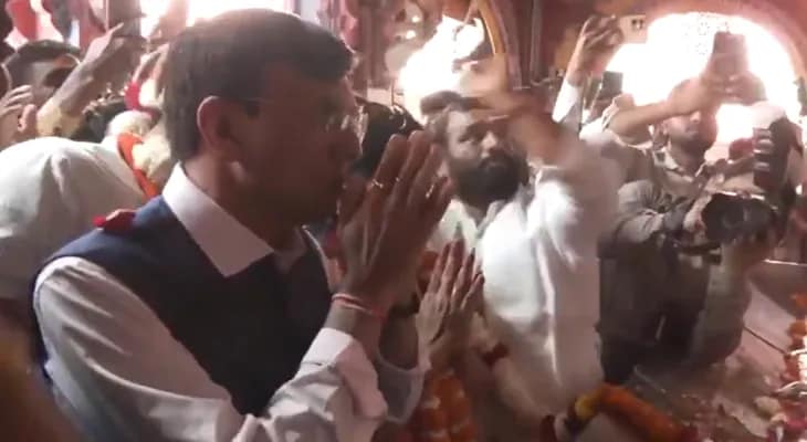 অযোধ্যার হনুমানগড়ি মন্দিরে গেলেন কেন্দ্রীয় মন্ত্রী মনসুখ মাণ্ডব্য