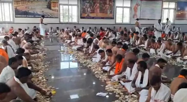 গত একমাসে প্রায় ৩.৫ কোটি টাকা প্রণামি এসেছে রাঘবেন্দ্র স্বামী মঠে