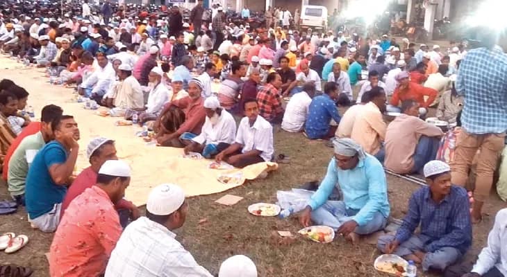 তৃণমূলের ইফতারে নেতা ও কর্মীদের মেনুতে ফারাক
