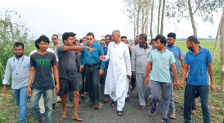 শিলাবৃষ্টিতে খেতের ফসল নষ্ট, দাঁতনের বিধায়কের কাছে ক্ষতিপূরণ দাবি চাষিদের
