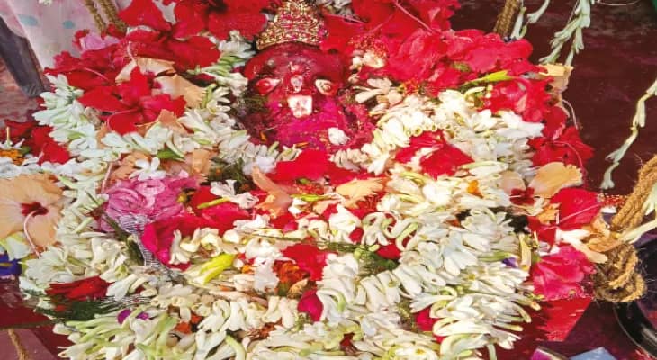 ছাওনাপুরে শীতলার নবম দোল, ৩০০ বছরের উৎসবে ভক্তদের ঢল