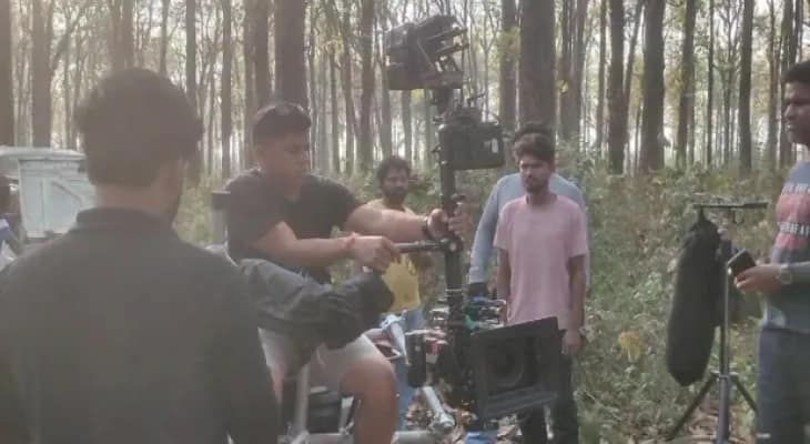 ‘আশিকি থ্রি’ ছবির শ্যুটিংয়ে ডুয়ার্সে অনুরাগ বসু