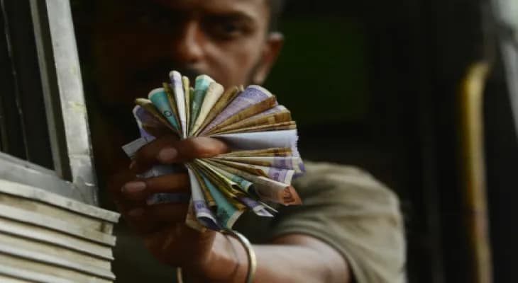 দুর্ঘটনা রুখতে পরামর্শ চেয়ে বাস চালকদের নিয়ে হোয়াটসঅ্যাপ গ্রুপ চালু করল পুলিস