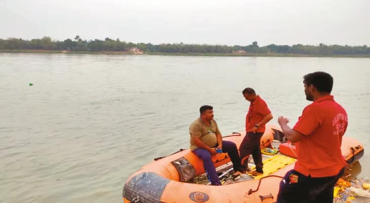 দু’দিন পরেও খোঁজ নেই নদীতে ফেলে দেওয়া সেই নাবালকের