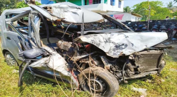 চণ্ডীপুরে ভয়াবহ দুর্ঘটনা এএসআই সহ মৃত ২