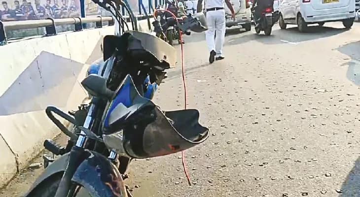 ইন্টারভিউ দিতে যাওয়ার সময় মা  ফ্লাইওভারে দুর্ঘটনা, জখম তরুণী