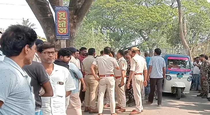 মুর্শিদাবাদের রঞ্জিতপাড়া মোড়ে বেপরোয়া ট্রাক্টরের ধাক্কায় মৃত্যু হল এক বৃদ্ধের, চাঞ্চল্য