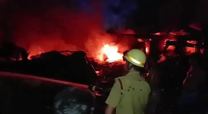 হাওড়ার বাগনানে বেকারি কারখানায় অগ্নিকাণ্ড, ব্যাপক ক্ষয়ক্ষতির আশঙ্কা