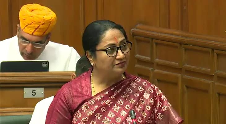 দিল্লি বিধানসভায় বাজেট পেশ করছেন মুখ্যমন্ত্রী রেখা গুপ্তা