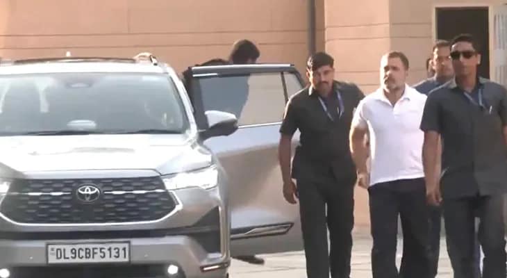 বিহারের দলীয় নেতাদের সঙ্গে বৈঠক করতে দিল্লির ইন্দিরা ভবনে এলেন রাহুল গান্ধী
