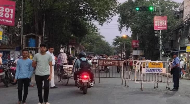 বেলেঘাটায় অগ্নিকাণ্ড: বন্ধ বাস-অটো