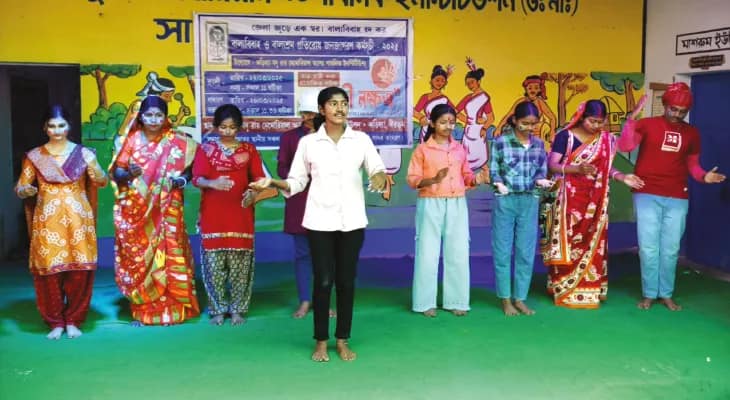 বাল্যবিবাহ রোধে শপথবাক্য পাঠ সিউড়ির হাইস্কুলে