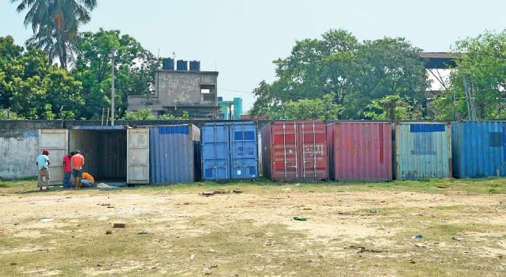 ক্ষতিগ্রস্তদের জন্য পৌঁছল ‘কন্টেনার হাউজ’, আংশিক দুর্গতদের হাতে আজ আর্থিক অনুদান