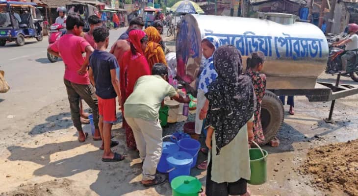 পাইপ লাইনে ফাটল, উলুবেড়িয়া পুরসভার একাধিক ওয়ার্ডে সঙ্কট