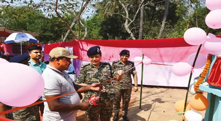 ঝাড়গ্রামে সিআরপিএফের উদ্যোগে গ্ৰামে সাবমার্সিবল পাম্প, শুরু উৎসব