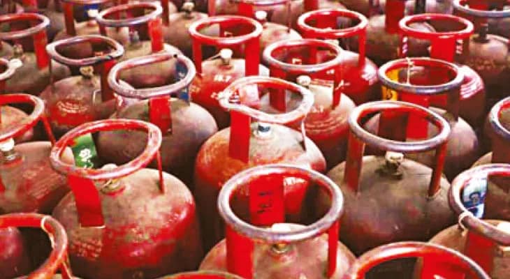 গ্যাসের অবৈধ কারবার, দুশোর বেশি সিলিন্ডার বাজেয়াপ্ত