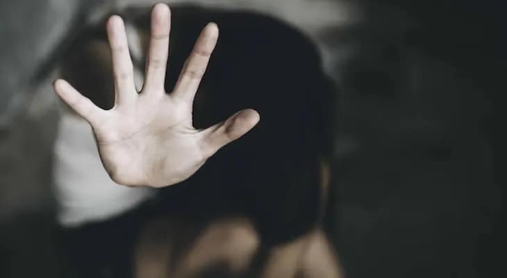 ছেলের বাইক থামিয়ে মহিলাকে ধর্ষণের চেষ্টা