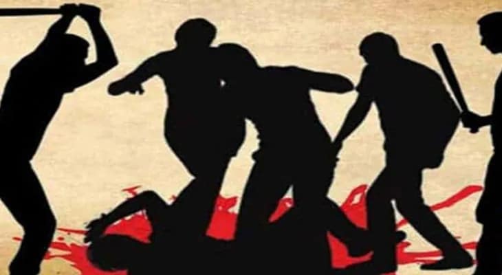 মদ্যপানের প্রতিবাদ যুবকের, মাথা ফাটিয়ে দিল দুষ্কৃতীরা
