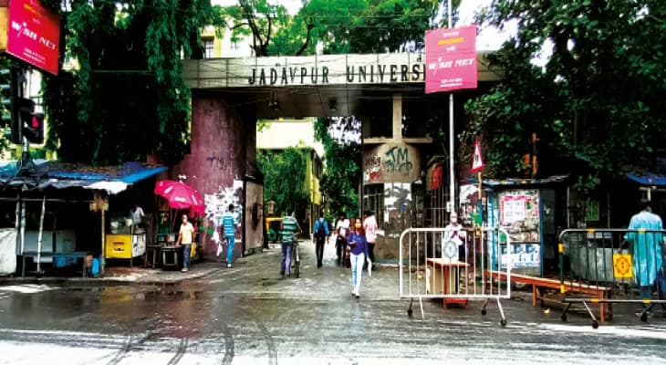 যাদবপুর বিশ্ববিদ্যালয়ে সমাবর্তনের সব ডিগ্রি অবৈধ, টাকা ফেরত দিন