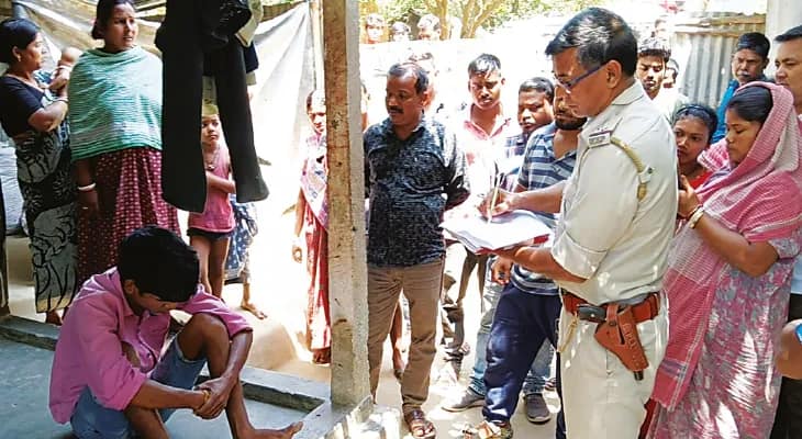 মাদক কারবারি সহ ক্রেতাকে ধরে পুলিসের হাতে তুলে দিলেন গ্রামবাসী