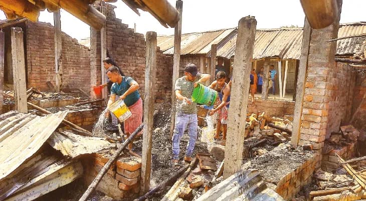 মথুরাপুর হাটে অগ্নিকাণ্ডে ক্ষতি, অগ্নিনির্বাপণ ব্যবস্থা না থাকায় প্রশ্ন