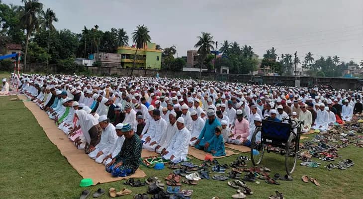 উলুবেড়িয়া কেন্দ্রীয় ঈদ উদযাপন কমিটির ঈদের নামাজ