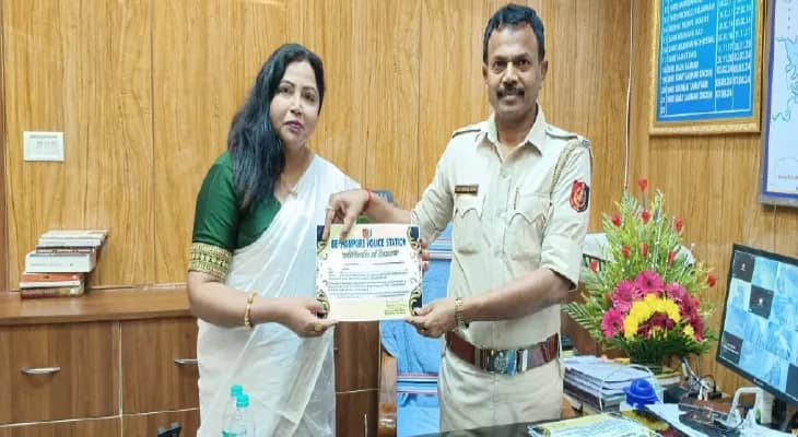 বহরমপুরে ৬৪ সঙ্গীতশিল্পীকে থানায় ডেকে সংবর্ধনা আইসির