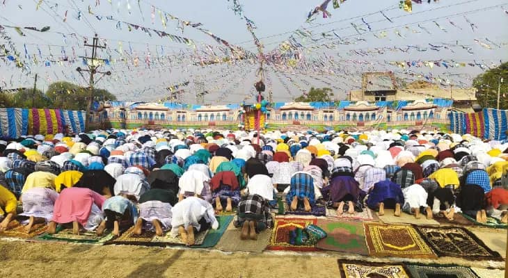 ঈদ এক করল তিন পাড়াকে, ২৫ বছর বাদে একসঙ্গে নামাজ আদায়