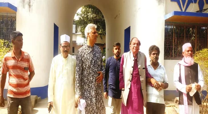 সম্প্রীতির আবহে পালিত ঈদ সুজাপুরে নামাজে লক্ষাধিক মানুষের জমায়েত