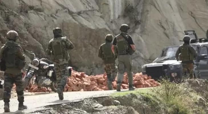 কাঠুয়ায় তিন জঙ্গিকে ফাঁদে ফেলল বাহিনী