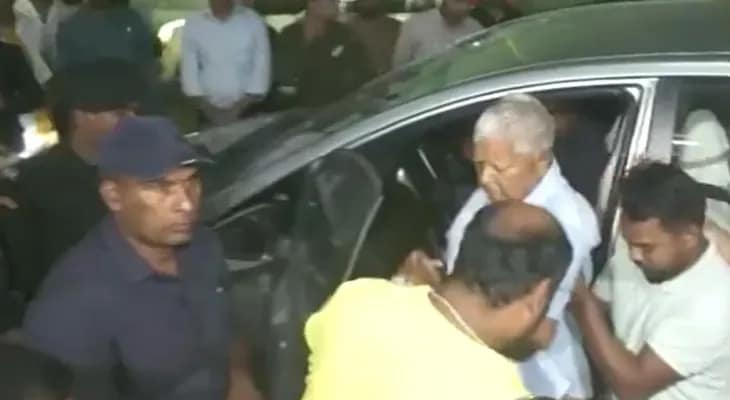 পাটনা থেকে দিল্লির উদ্দেশে রওনা দিলেন আরজেডি সুপ্রিমো লালু প্রসাদ যাদব