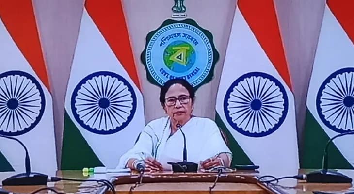 ‘অমানবিক’, মমতার নিশানায় বাম-বিজেপি, ‘আশা হারাবেন না, ধৈর্য রাখুন’