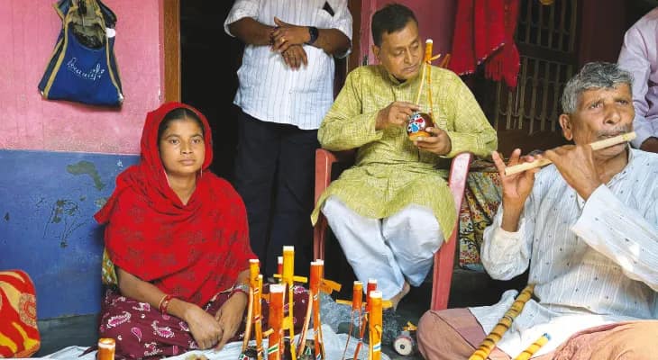কাটোয়ার একতারা গ্রাম নামে পরিচিত অগ্রদ্বীপের ছোট কুলগাছিতে বাঁশির মেঠো সুর শুনলেন মন্ত্রী