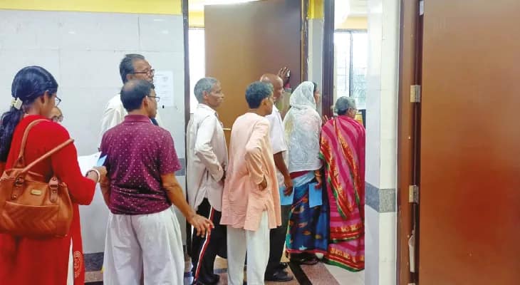জেলায় হু হু করে বাড়ছে প্রেসার, সুগারের রোগী, জাল ওষুধের ভীতি,  ভিড় তমলুক হাসপাতালে