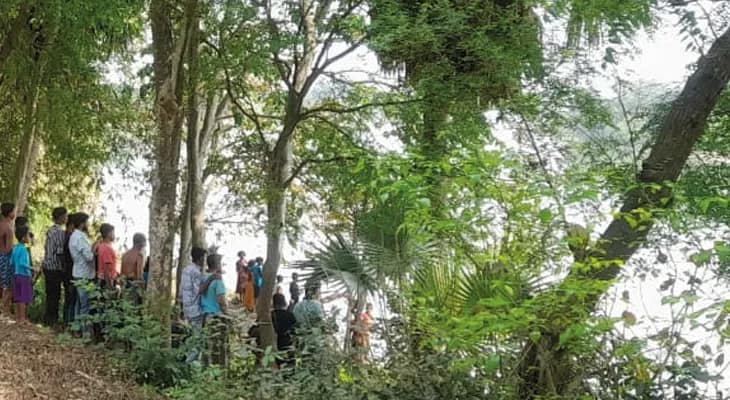 মুর্শিদাবাদের নদীতে কুমির! আতঙ্কে কাঠ গ্রামবাসী