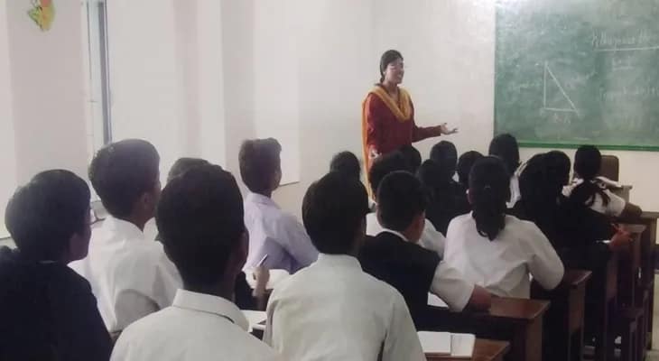 শিক্ষা ব্যবস্থাই সঙ্কটে, চিন্তা বোর্ডের খাতা দেখা নিয়েও