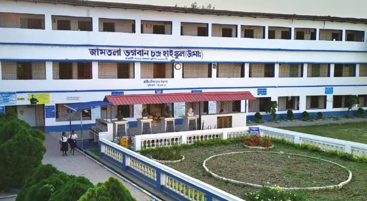 কোনও স্কুলে বাণিজ্য বিভাগ বন্ধের মুখে, কোথাও সঙ্কটে বিজ্ঞান শাখা